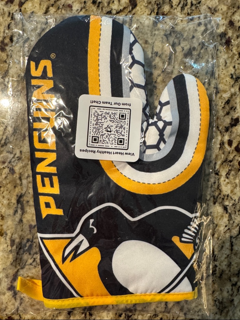 Pittsburgh Penguins Oven Mitt - Black & Gold